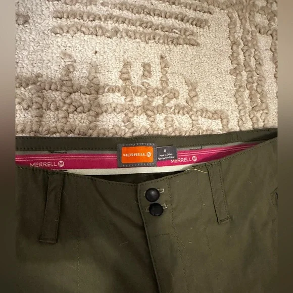 Women’s Merrill size 8, hiking pants in new condition olive color - Picture 2 of 11